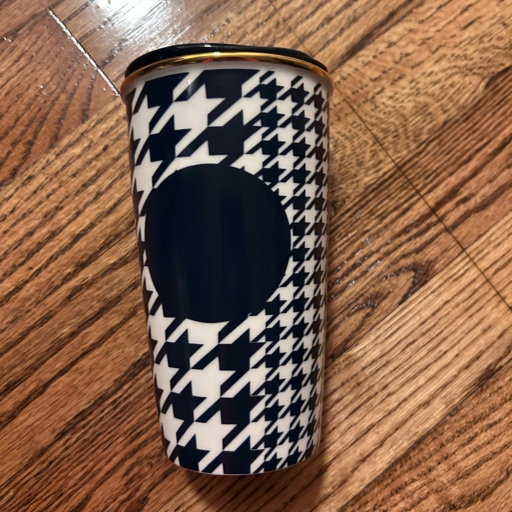 Starbucks houndstooth tumbler with gold tone trim around rim